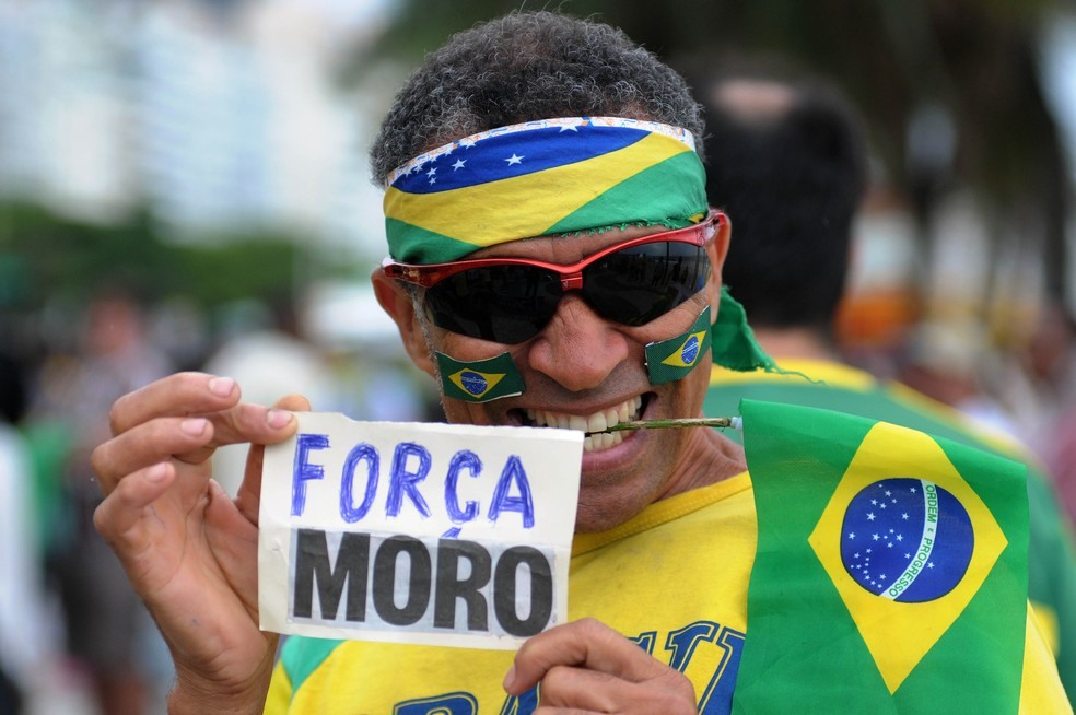 Manifestante declara apoio ao juiz Sérgio Moro (Foto: Alexandre Durão)