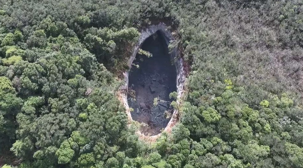 Cratera com cerca de 70m de comprimento foi descoberta na Ilha de Itaparica (Foto: DivulgaÃ§Ã£o/Dow QuÃ­mica)