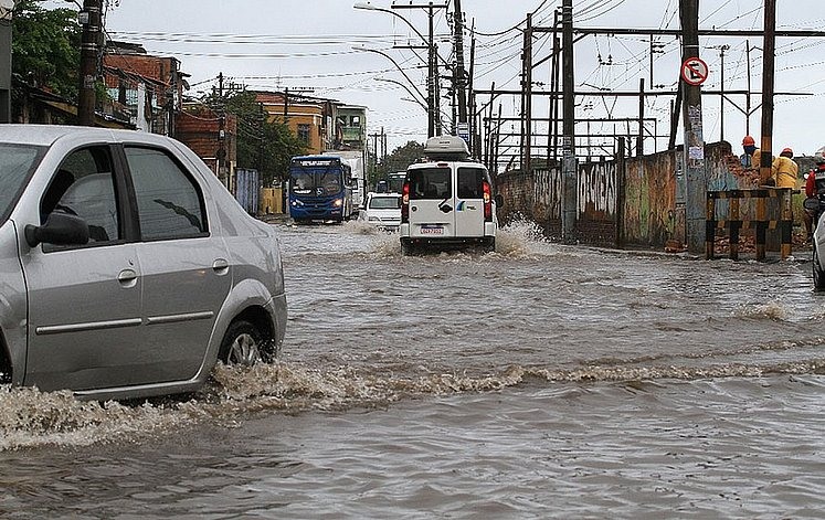 Chuva causa alagamento e desabamento em Salvador na manhã desta ...