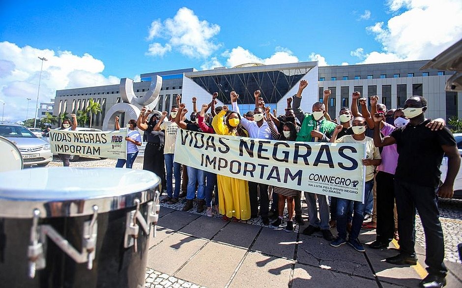 Em frente ao TJ-BA, lideranças negras promovem Ato Nacional ...