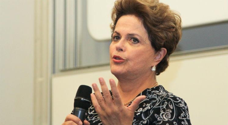 Resultado de imagem para "NÃ£o deixa de ser golpe por nÃ£o ser militar", diz Dilma na UFMG