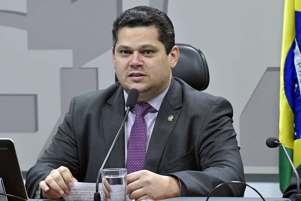 O senador Davi Alcolumbre durante sessÃ£o de uma comissÃ£o do Senado â?? Foto: Geraldo Magela/AgÃªncia Senado