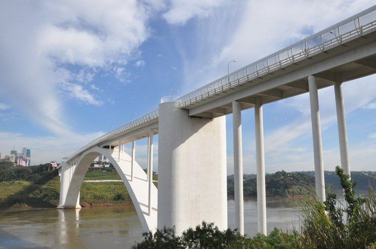 Resultado de imagem para Brasil e Paraguai vÃ£o retomar discussÃ£o sobre construÃ§Ã£o de pontes