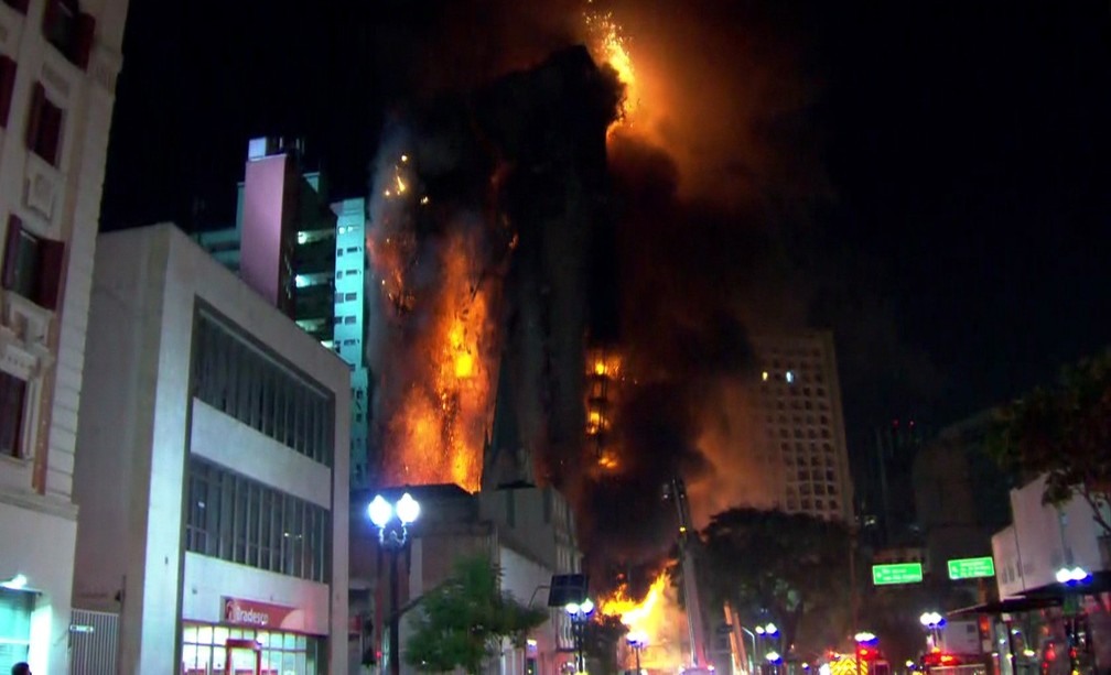 PrÃ©dio desaba durante incÃªndio no Centro de SP â?? Foto: ReproduÃ§Ã£o/TV Globo