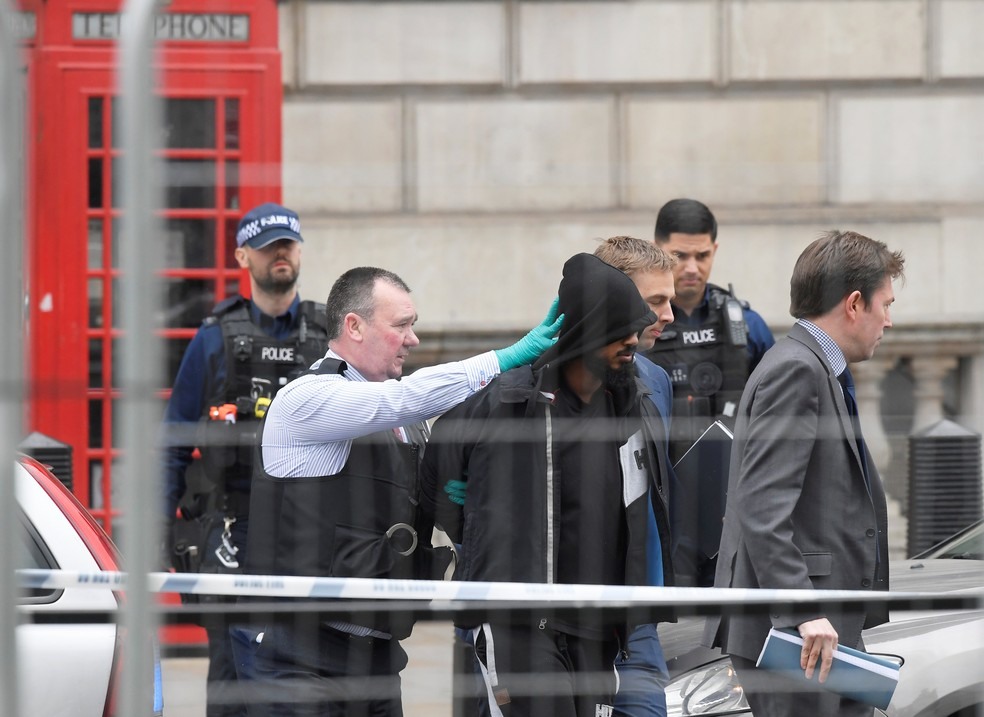 Polícia de Londres detém homem sob suspeita de terrorismo perto do Parlamento britânico (Foto:  REUTERS/Toby Melville)