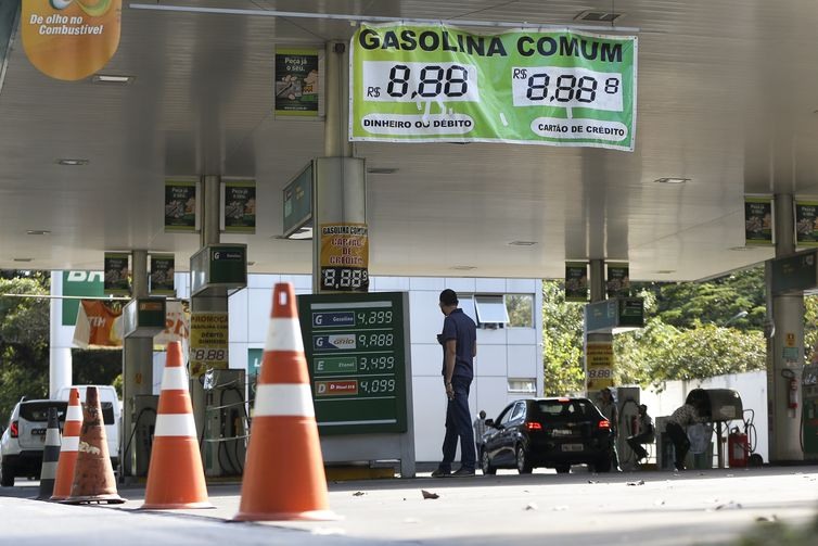 Posto fechado por falta de combustÃ­vel na Asa Norte, em BrasÃ­lia.