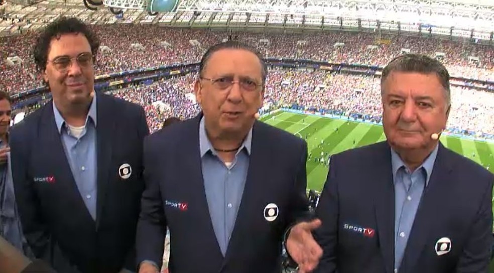 Casagrande, GalvÃ£o Bueno e Arnaldo Cezar Coelho, em imagem feita durante o Show do Intervalo, na transmissÃ£o da TV Globo (Foto: reproduÃ§Ã£o)