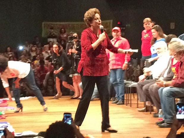 Dilma Rousseff em ato contra o impeachment em 24 de agosto no Teatro dos Bancários, em Brasília (Foto: Filipe Matoso / G1)