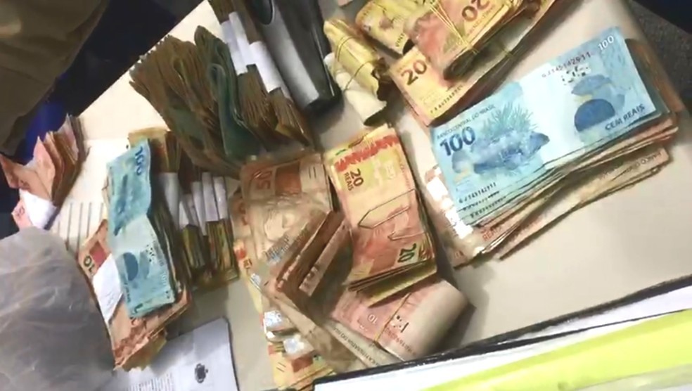 PolÃ­cia apreendeu mais de R$ 74 mil em dinheiro com suspeito de trÃ¡fico â?? Foto: DivulgaÃ§Ã£o/PolÃ­cia Civil