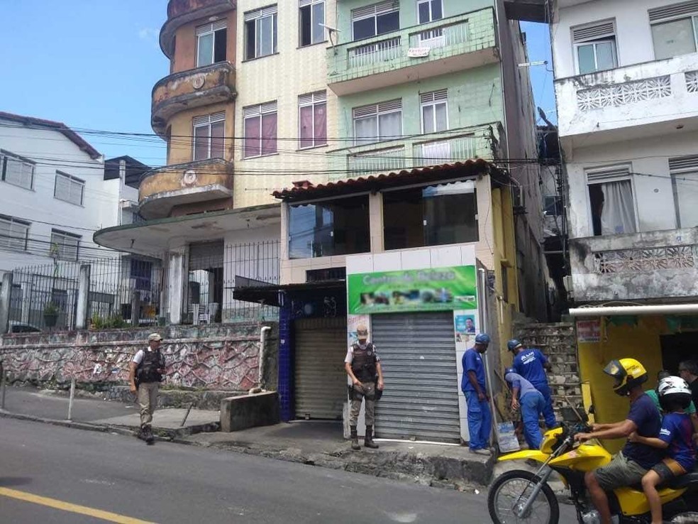 Vinte e dois imÃ³veis foram descobertos utilizando 'gatos' de Ã¡gua no bairro de SÃ£o Caetano â?? Foto: DivulgaÃ§Ã£o/Embasa