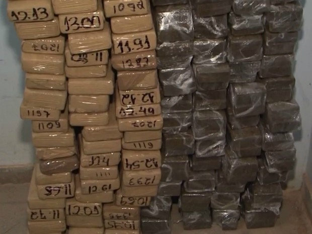 Carga de 150 Kg de maconha seria levada para Salvador (Foto: Reprodução/TV Oeste)