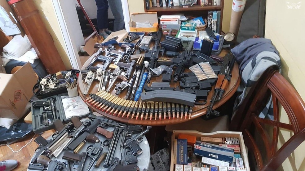 Armas e muniÃ§Ãµes foram encontradas por autoridades argentinas em vÃ¡rias casas de Buenos Aires â?? Foto: DivulgaÃ§Ã£o/GendarmerÃ­a Nacional