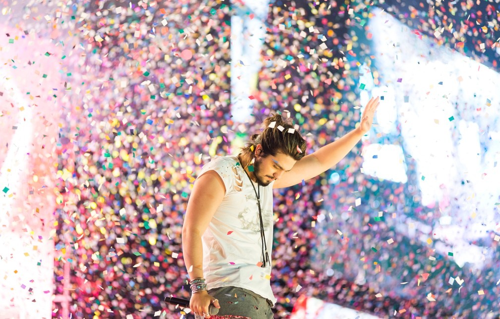 Luan Santana canta no palco do Ribeirão Rodeo Music 2017 em Ribeirão Preto (Foto: Érico Andrade/G1)