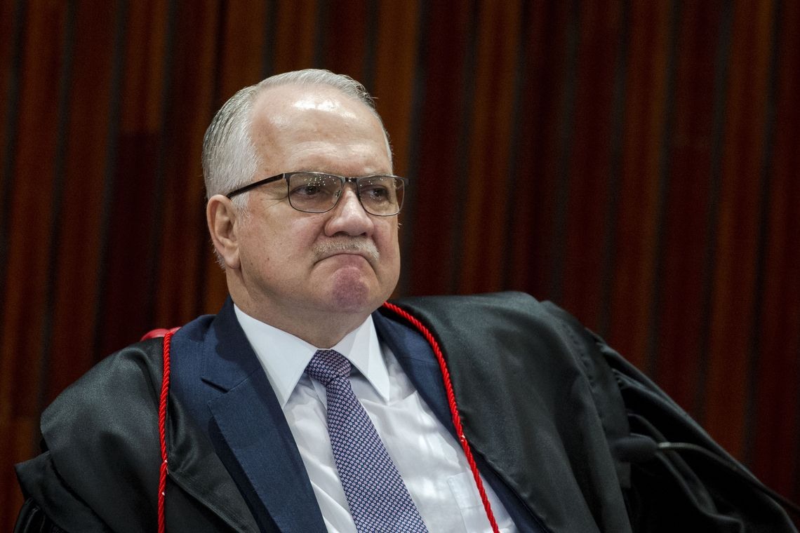 BrasÃ­lia: O ministro do Tribunal Superior Eleitoral (TSE), Edson Fachin, durante sessÃ£o plenÃ¡ria para anÃ¡lise de embargos de declaraÃ§Ã£o em representaÃ§Ã£o, recursos ordinÃ¡rios e recursos especiais eleitorais referentes Ã s EleiÃ§Ãµes 2018.  (Foto: