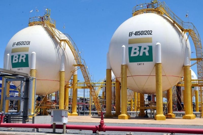 Resultado de imagem para Cade vai investigar suposto abuso da Petrobras no mercado de refino