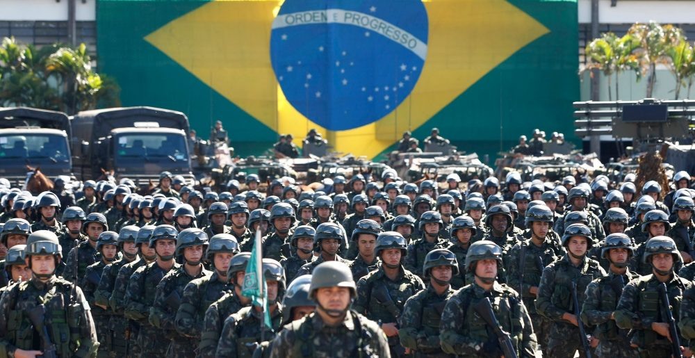 Pelo twitter, Exército anuncia preparação de tropas para operações de  Garantia da Lei e da Ordem