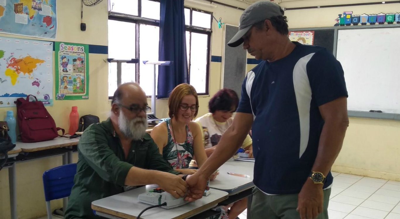 Segundo turno no Brasil comeÃ§ou com voto de tÃ©cnico mecÃ¢nico