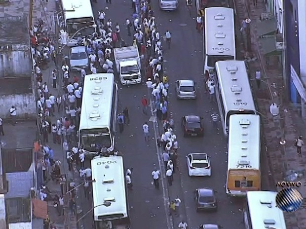 Ônibus de Salvador (Foto: Reprodução/TV Bahia)