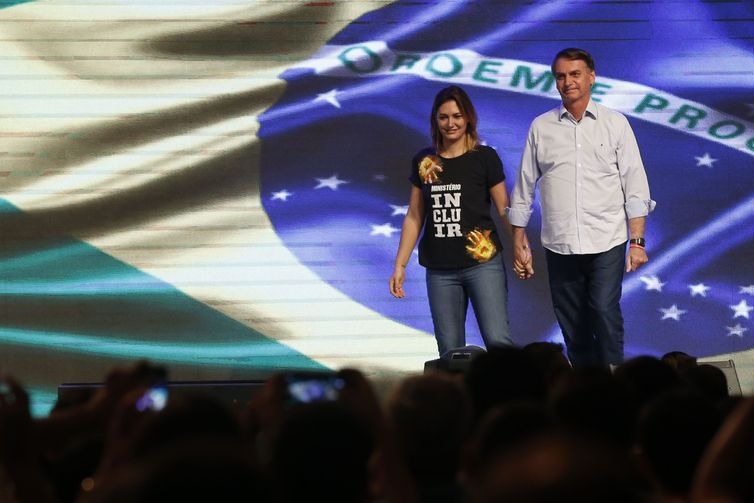 O presidente eleito Jair Bolsonaro (PSL) participa de culto na Igreja Batista Atitude ao lado da esposa, Michelle Bolsonaro, no Rio de Janeiro