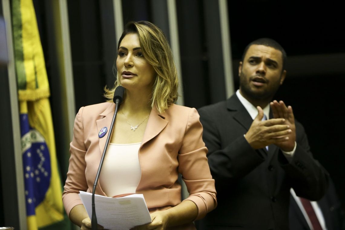 A primeira-dama Michelle Bolsonaro participa da sessÃ£o solene no Congresso Nacional hoje (27), pela manhÃ£, para lembrar o Dia Mundial das DoenÃ§as Raras