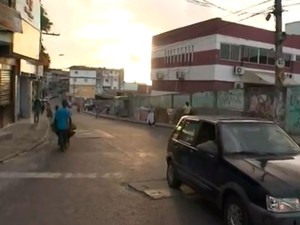 Ônibus não circulam no bairro da Engomadeira, em Salvador. Bahia (Foto: Reprodução/ TV Bahia)