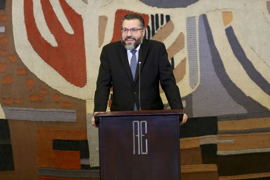 O novo ministro das RelaÃ§Ãµes Exteriores, Ernesto AraÃºjo, durante solenidade de transmissÃ£o de cargo, no PalÃ¡cio Itamaraty.