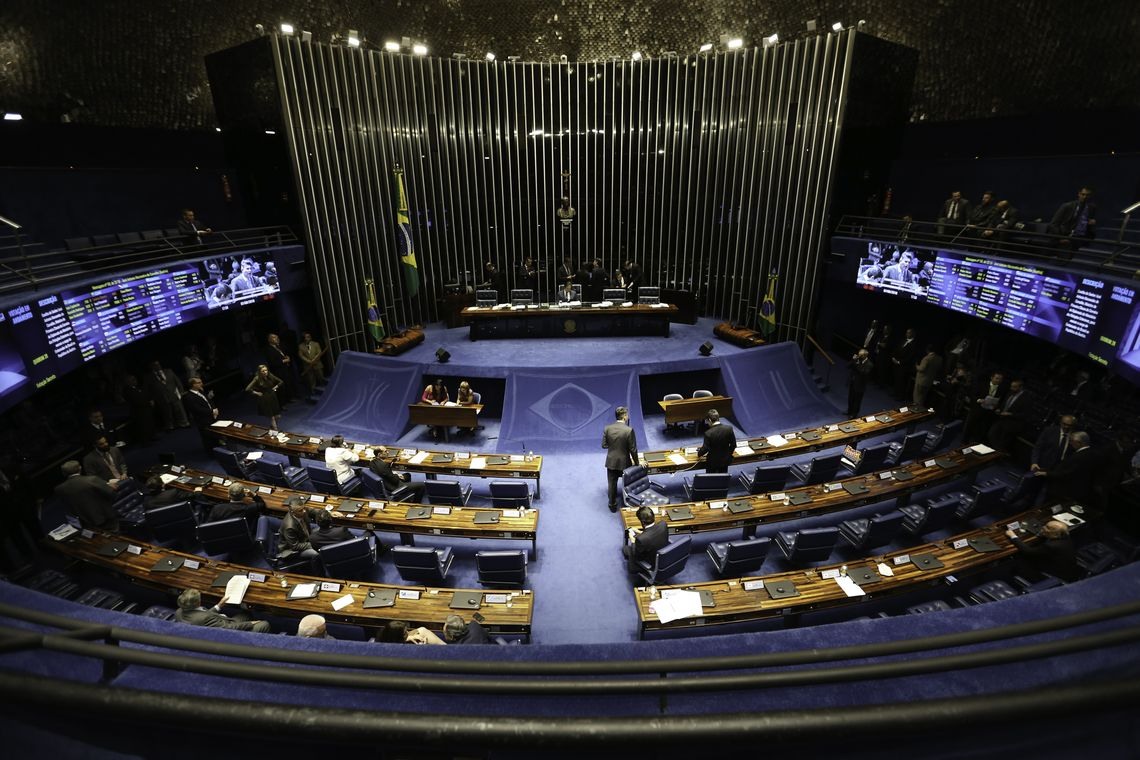 O PlenÃ¡rio do Senado aprovou a MP 829/2018, que prorroga contratos temporÃ¡rios de pessoal do MinistÃ©rio da Cultura, do MinistÃ©rio do Desenvolvimento Social e do MinistÃ©rio da CiÃªncia e Tecnologia.