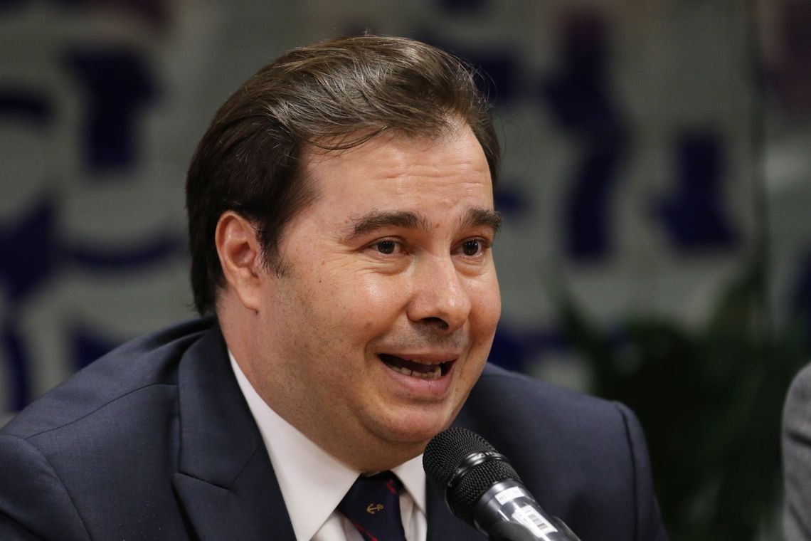 O presidente da CÃ¢mara, Rodrigo Maia, acompanhado de lÃ­deres partidÃ¡rios, durante coletiva sobre a reforma da PrevidÃªncia. O relatÃ³rio do deputado Samuel Moreira deve ser apresentado amanhÃ£ na ComissÃ£o Especial da Reforma da PrevidÃªncia.