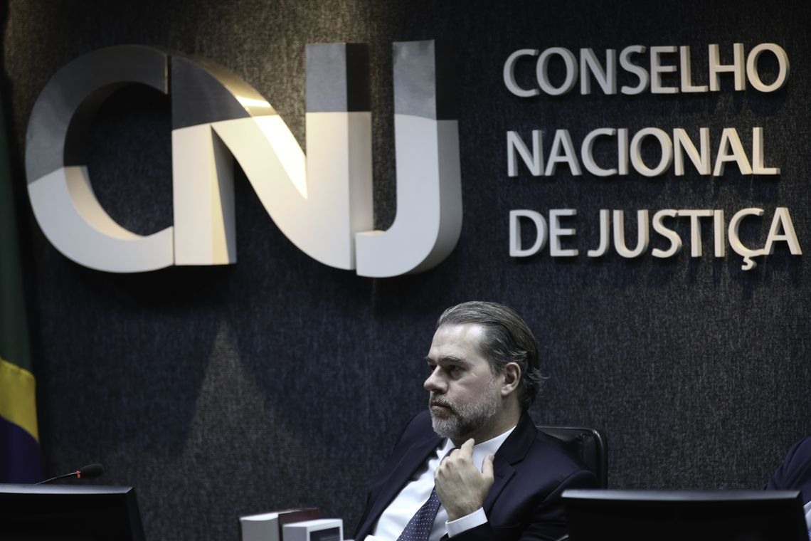 O presidente do Conselho Nacional de JustiÃ§a (CNJ) e do STF, Dias Toffoli, durante Ãºltima sessÃ£o plenÃ¡ria do CNJ deste ano. 