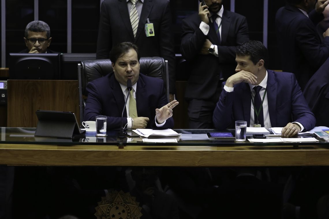 Presidente da CÃ¢mara dos Deputados, Rodrigo Maia, durante sessÃ£o para votaÃ§Ã£o do Projeto de Lei Complementar (PLP) 441/17, do Senado, que torna obrigatÃ³ria a participaÃ§Ã£o de pessoas fÃ­sicas e jurÃ­dicas no chamado cadastro positivo.