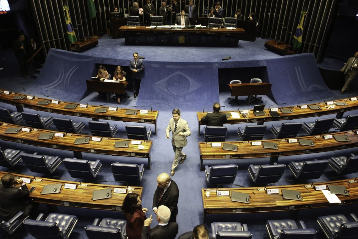 SessÃ£o plenÃ¡ria do Senado para debater, entre outros projetos, a PEC 141/2015, que permite a bombeiros e policiais militares acumularem cargos.