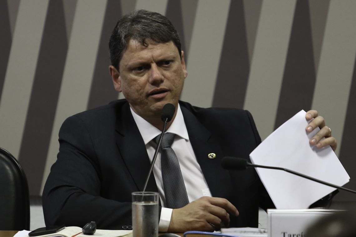 O ministro da Infraestrutura, TarcÃ­sio Gomes de Freitas, participa de audiÃªncia pÃºblica na ComissÃ£o de Infraestrutura (CI) do Senado.