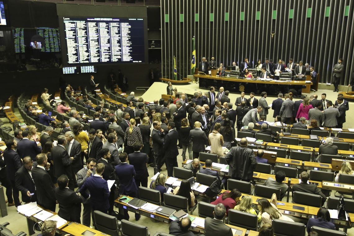 O PlenÃ¡rio da CÃ¢mara dos Deputados aprovou proposta que permite Ã  vÃ­tima de violÃªncia domÃ©stica solicitar ao juiz a decretaÃ§Ã£o imediata do divÃ³rcio 