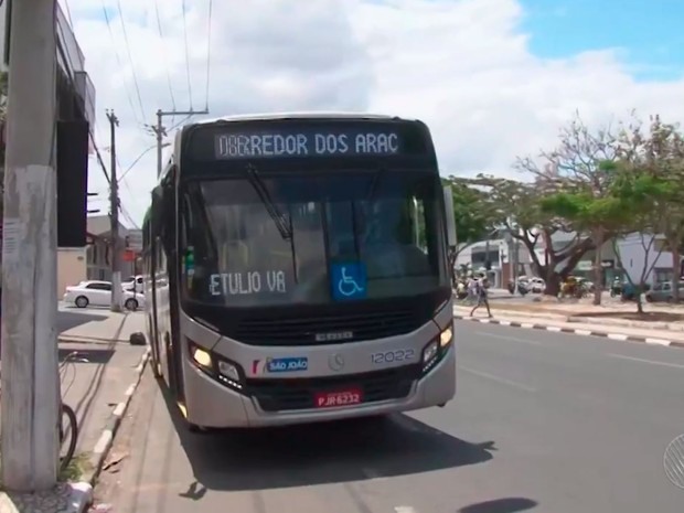 Tarifa de ônibus fica mais cara para quem paga em dinheiro em Feira de Santana (Foto: Reprodução/TV Subaé)