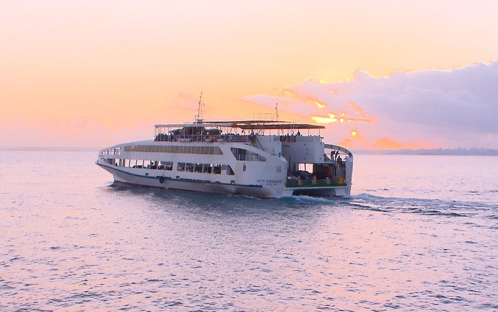 Ferryy boat em travessia para Salvador. Bahia â?? Foto: ReproduÃ§Ã£o/ TV Bahia