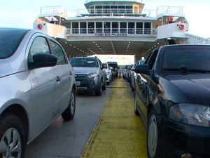 Fila ferry Bom Despacho - Salvador. Bahia (Foto: Reprodução/ TV Bahia)