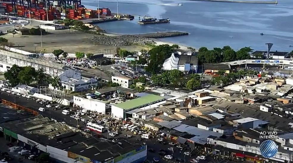 Fila no ferry boat nesta quarta-feira (27) (Foto: Reprodução/ TV Bahia)