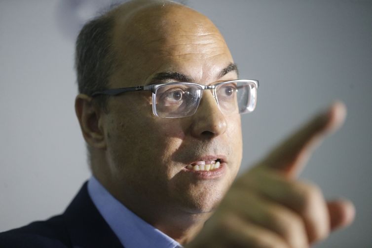  O governador eleito, Wilson Witzel (PSC) fala Ã  imprensa apÃ³s reuniÃ£o com o interventor federal, general Braga Netto, no Centro Integrado de Comando e Controle.