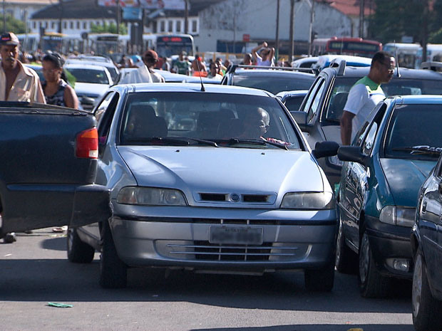 Resultado de imagem para Ferry-boat de Salvador tem grande fila de carros e pedestres na manhÃ£ desta quinta, vÃ©spera do feriado de Semana Santa