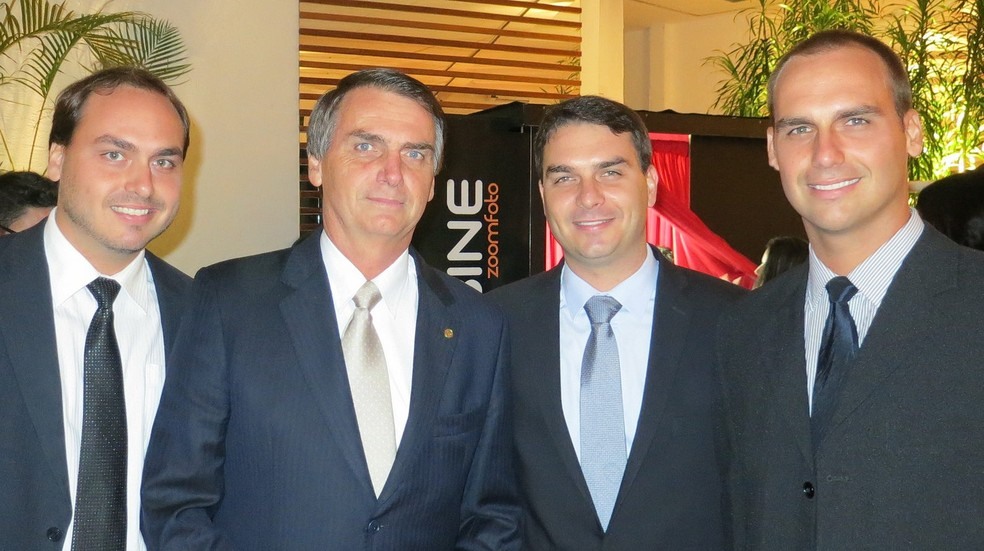 Jair Bolsonaro com os filhos Carlos, FlÃ¡vio e Eduardo (da esq. para a dir.) â?? Foto: Flickr/famÃ­lia Bolsonaro