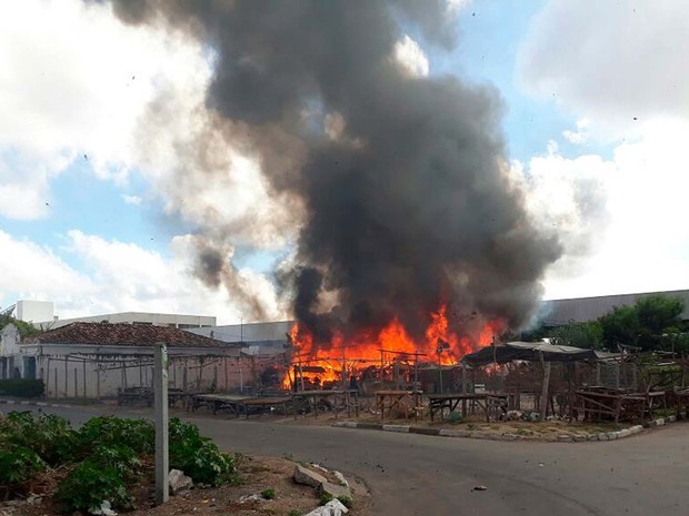 Chamas puderam ser vistas de longe na Bahia (Foto: Divulgação/Corpo de Bombeiros)