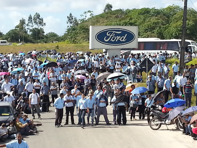 Resultado de imagem para fotoos de traalhadorers da ford em camaçari