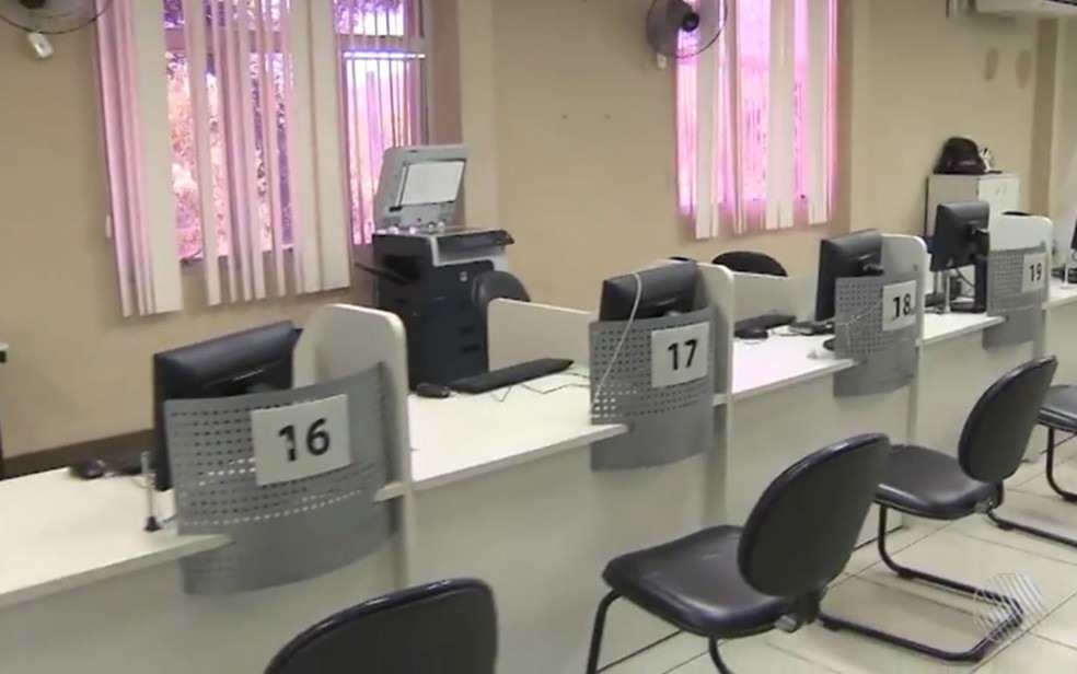 Sistema de atendimento do Detran caiu após pane elétrica (Foto: Reprodução/TV Bahia)