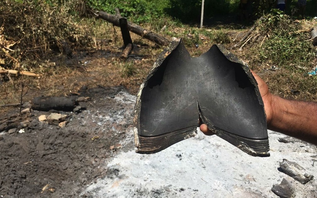 Morador dise que objeto caiu do céu após clarão na Bahia (Foto: Juliana Almirante / G1)