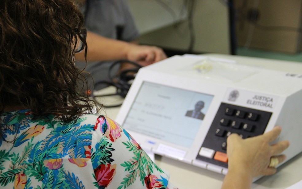 Eleitores com três ausências nas últimas eleiçõres têm até 2 de maio para regularizar situação (Foto: Indiara Bessa/G1 AM)