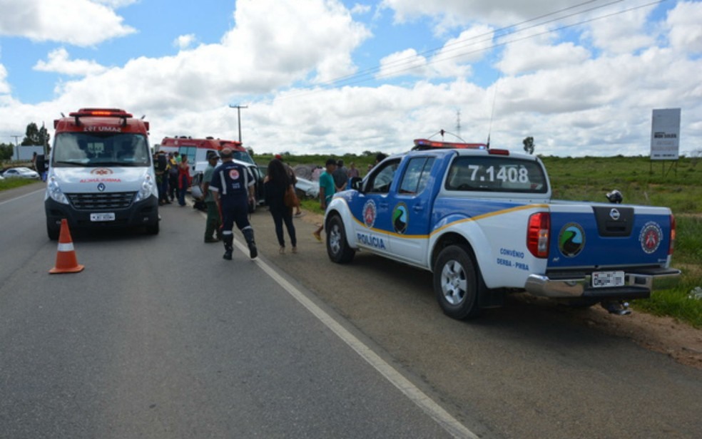 Mulher morreu e outras quatro pessoas ficaram feridas após batida (Foto: Anderson Oliveira/Blog do Anderson)