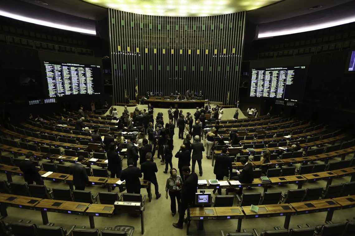 PlenÃ¡rio da CÃ¢mara dos Deputados aprova a Medida ProvisÃ³ria (MP) 838/18 que concede subsÃ­dio na comercializaÃ§Ã£o do Ã³leo diesel.