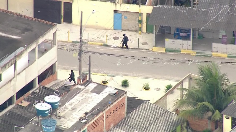 Traficantes e Milicianos entram em confronto no RJ. â?? Foto: Francisco Assis / Tv Globo