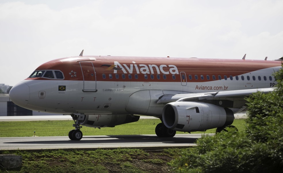 Aeronave da Avianca aguarda autorizaÃ§Ã£o para decolagem no Aeroporto de Congonhas, em SP â?? Foto: Bruno Rocha/Fotoarena/EstadÃ£o ConteÃºdo