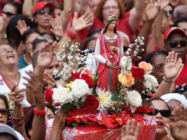 Resultado de imagem para fotos de homenagem a santa barbara no pelourinho em salvador